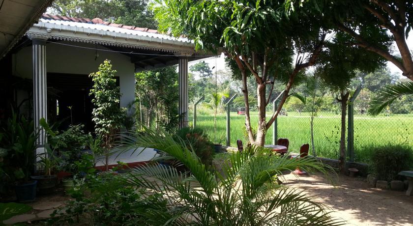 Hansika Guest Inn Buttala Luaran gambar
